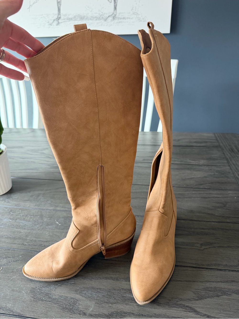 Dolce Vita Classic Tan Knee-High Women's Boots size 8 - Picture 2 of 3